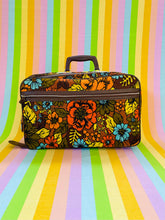 Load image into Gallery viewer, Vintage 1970s Bantam Flower Power Suitcase